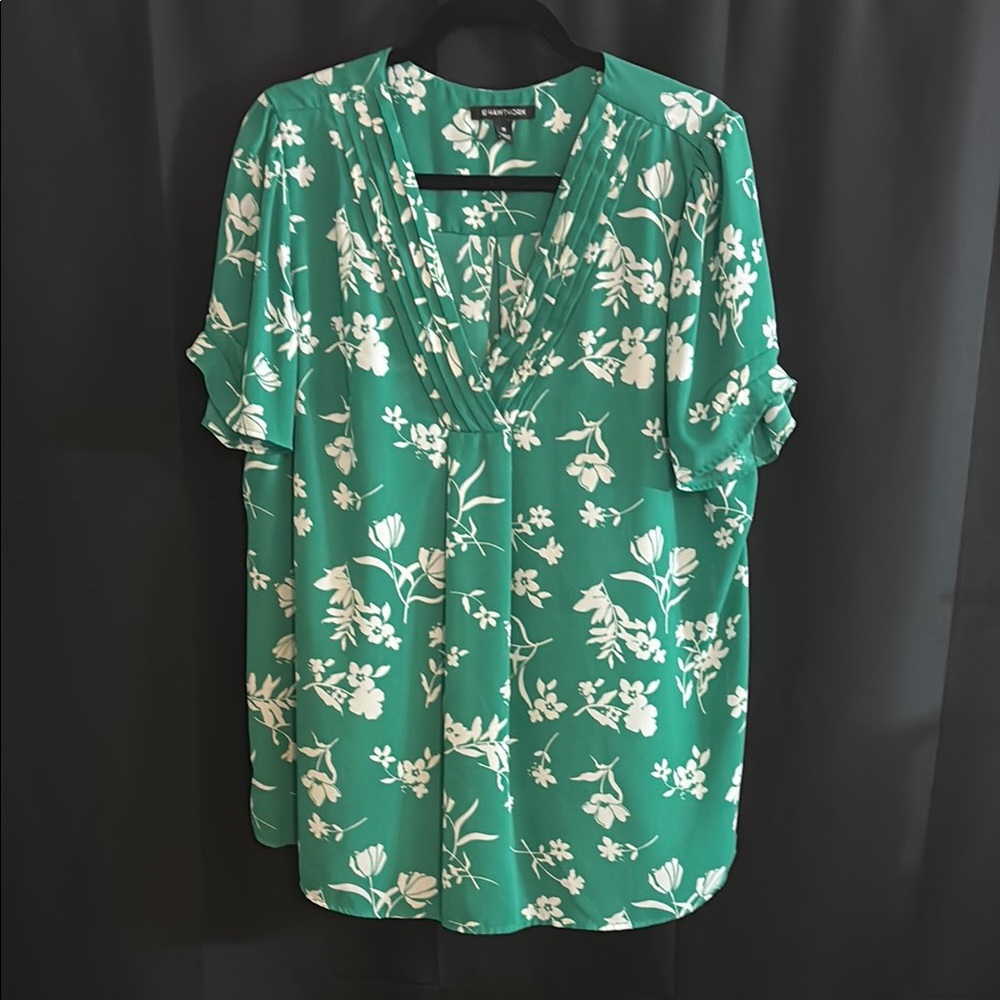 Green Floral V-Neck Women’s Top - Classic Everyday Blouse
